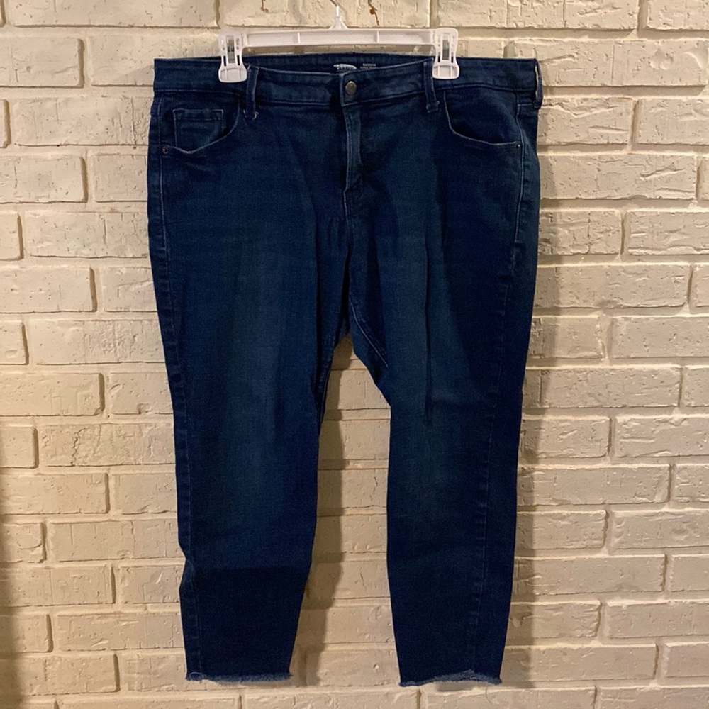 Mid-Rise Frayed-Hem Rockstar Super-Skinny Ankle Jeans